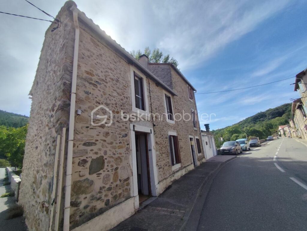 🏡 Maison de village 120 m² – Atypique & pleine de charme – Jardin intimiste 🌿 – 5 pièces – 3 chambres – 120 m²