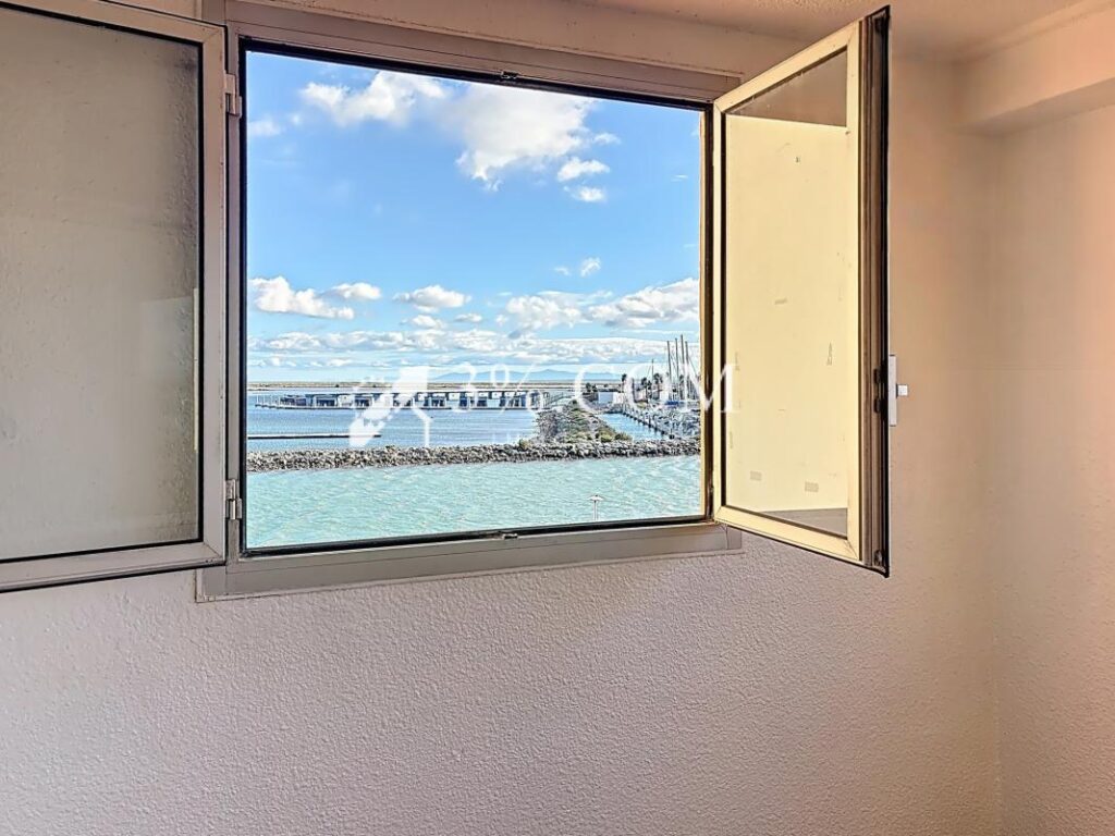 Appartement T2- belle vue sur le Port & les bateaux – parkin – 3 pièces – 1 chambre – 43 m²