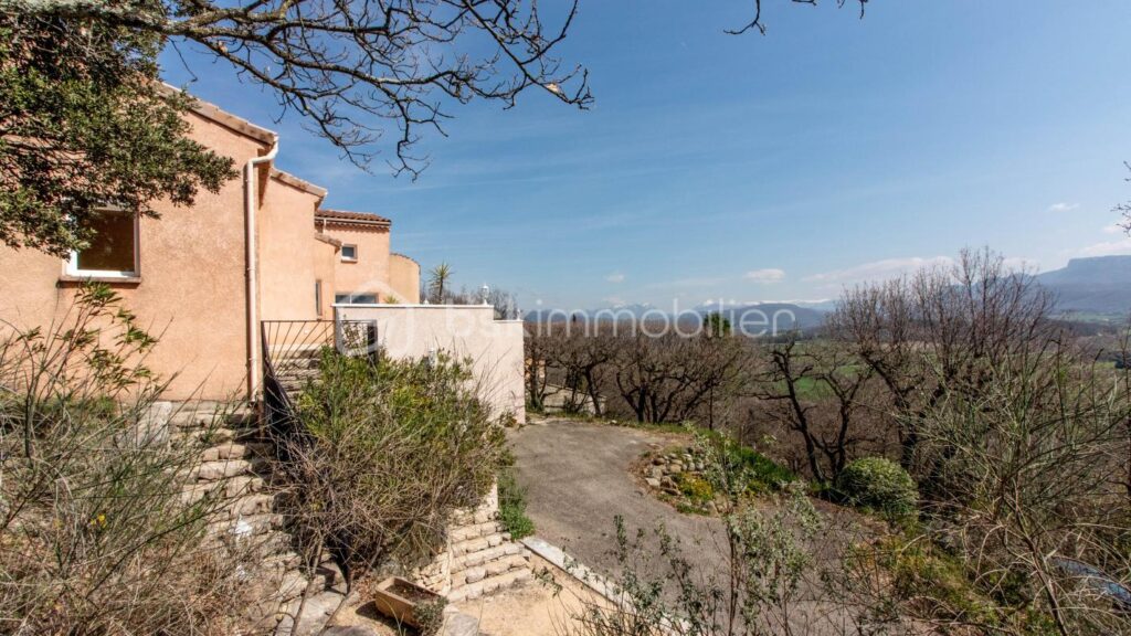 Vue panoramique 180° – Position dominante – À 15 min de Montélimar – 6 pièces – 4 chambres – 194 m²