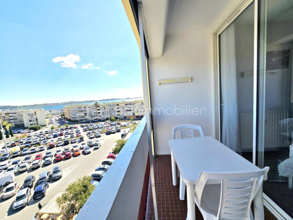 EN EXCLUSIVITE – VUE ETANG – ASCENSEUR – 1 pièce – NR chambres – 25 m²