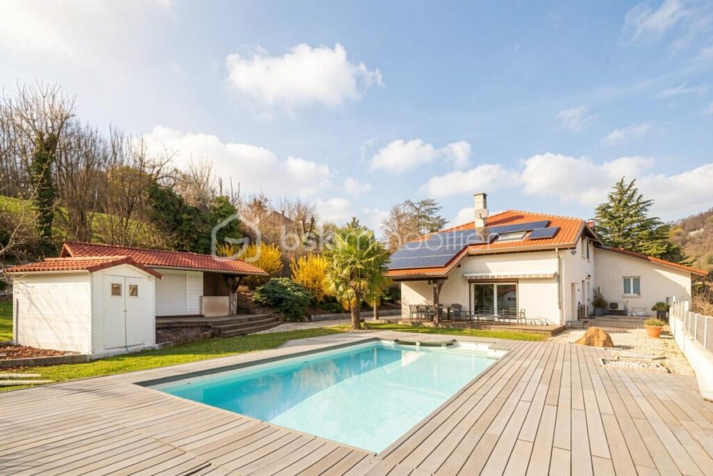 Propriété haut de gamme avec piscine & vue dégagée – 264 m² Brié et Angonnes – 8 pièces – 4 chambres – 274 m²