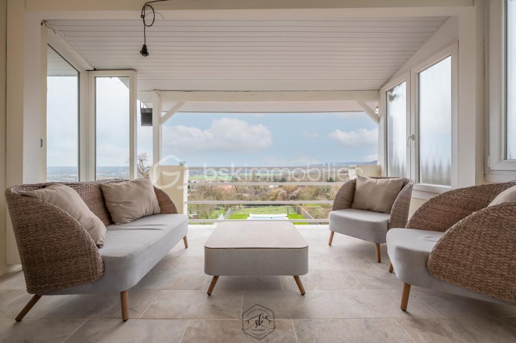 🏡 Maison 166 m² avec piscine et vue dégagée – Fèves – 8 pièces – 4 chambres – 166 m²