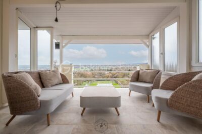 🏡 Maison 166 m² avec piscine et vue dégagée – Fèves – 8 pièces – 4 chambres – 166 m²