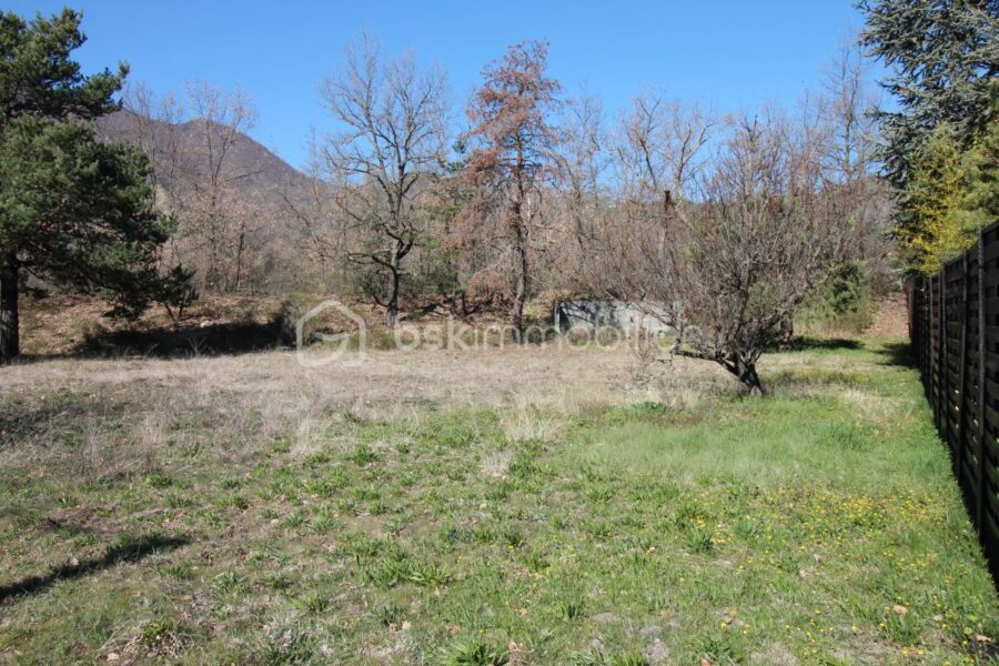 Terrain à vendre à Lardier et valenca
