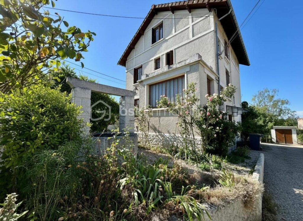 Maison 7 pièces de 170m² à CHARTRETTES (77590) – 7 pièces – 5 chambres – 170 m²