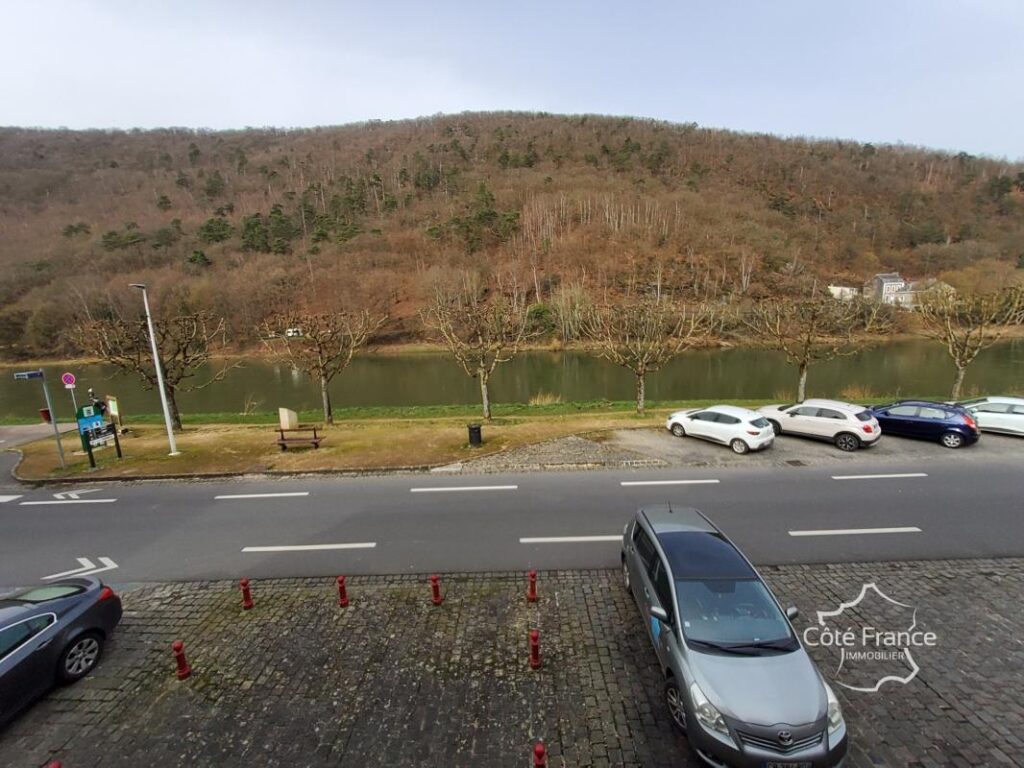 Revin 08. Maison 102 m2. Trois chambres et garage – 4 pièces – 3 chambres – 102 m²