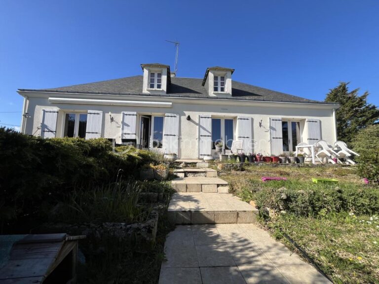 🌿 COUP DE CŒUR – Maison familiale avec grand terrain & volumes exceptionnels – 4 pièces – 3 chambres – 170 m²