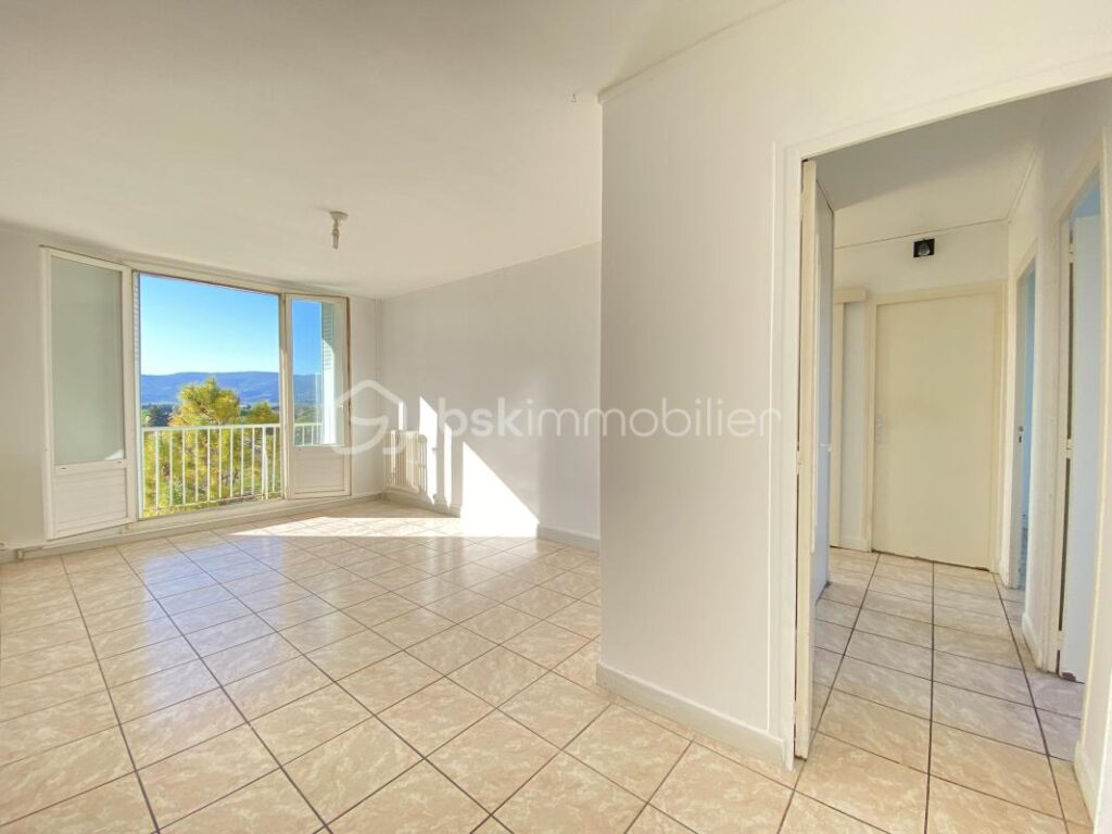 Appartement 4 pièces – 66 m² – Lumineux – Vue dégagée – Fort potentiel – 5 pièces – 3 chambres – 66 m²