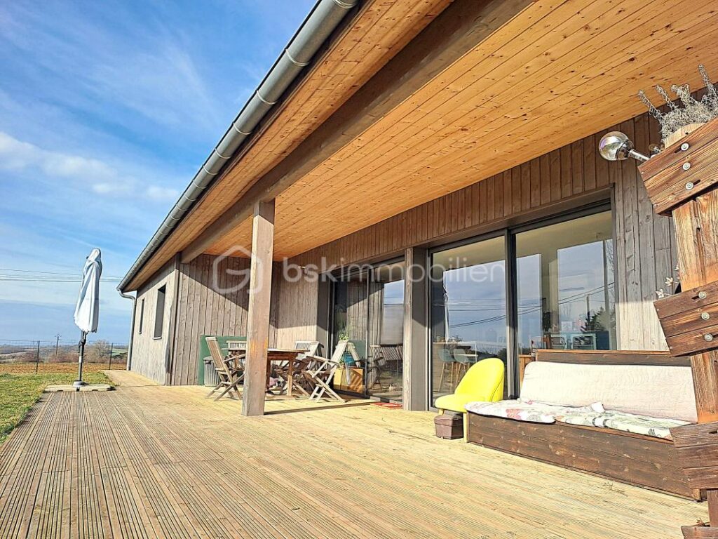 Maison en bois T6 sur 3580 m² – 6 pièces – 4 chambres – 136 m²