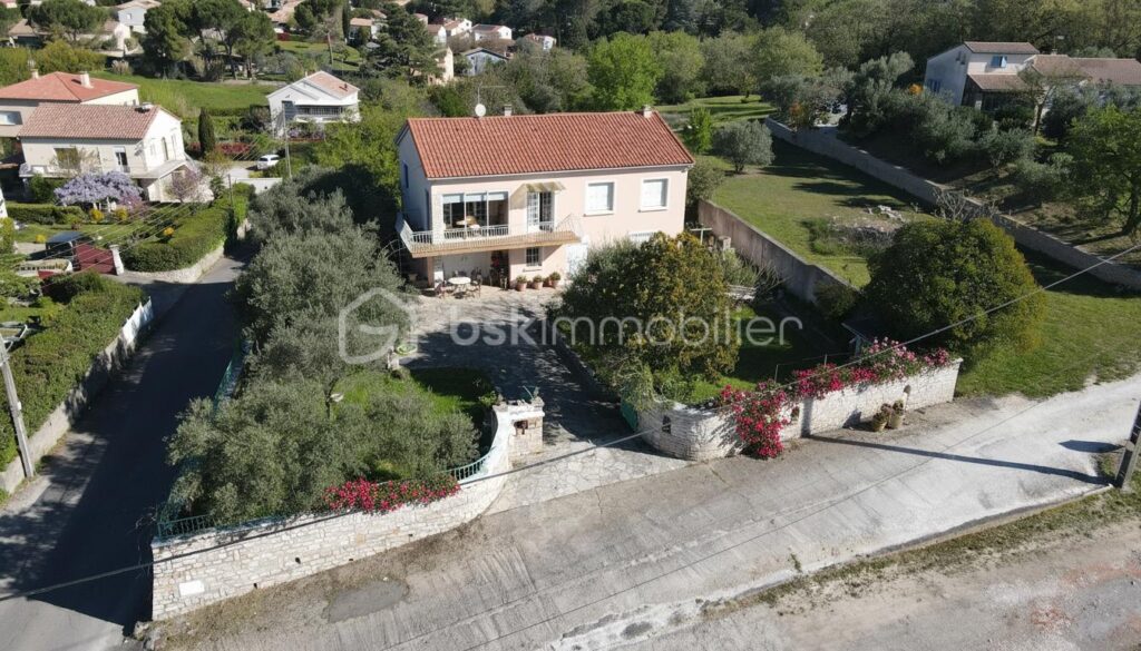 Maison familiale avec fort potentiel – 6 pièces – 4 chambres – 144 m²