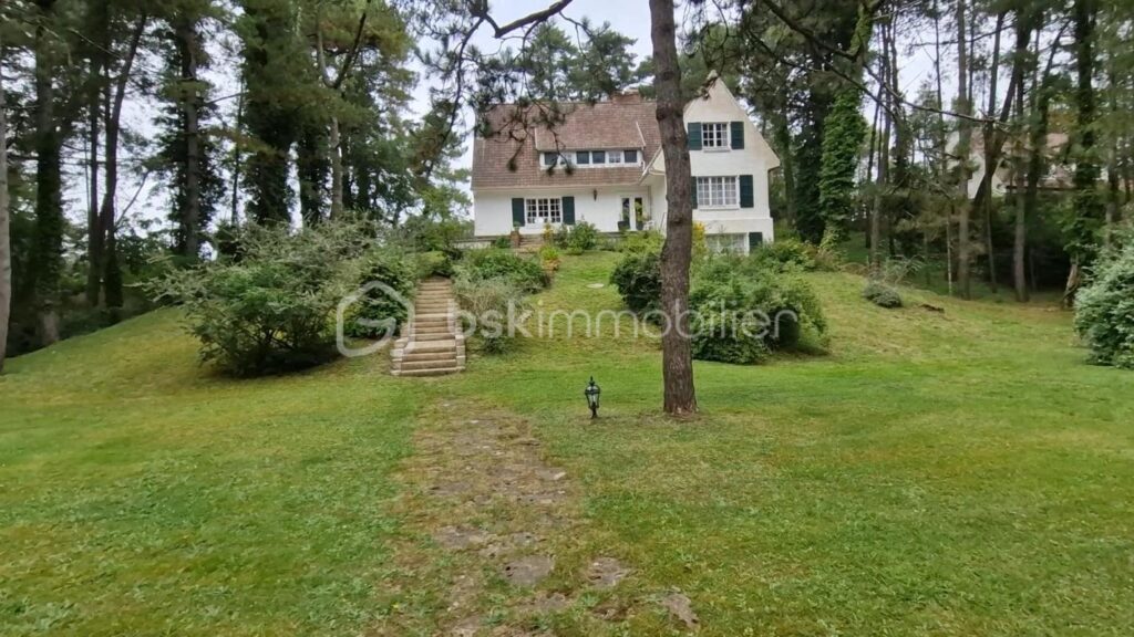 Spacieuse maison avec vue imprenable sur le golf des Dunes – 8 pièces – 6 chambres – 235 m²