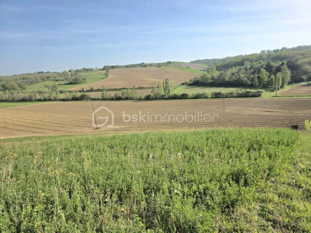 MONTVALEN – terrain à bâtir de 3260 m² – NR pièces – NR chambres – 3260 m²