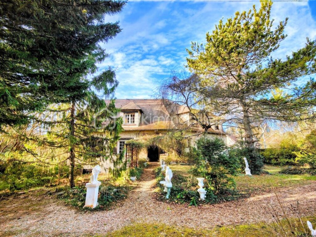 Belle maison familiale 5 ch dans un écrin boisé avec vue dégagée – 7 pièces – 5 chambres – 200 m²