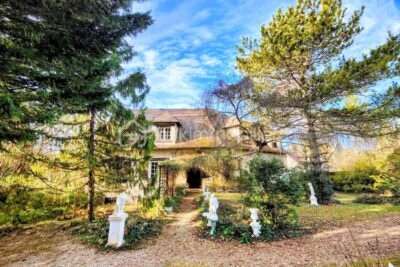 Belle maison familiale 5 ch dans un écrin boisé avec vue dégagée – 7 pièces – 5 chambres – 200 m²