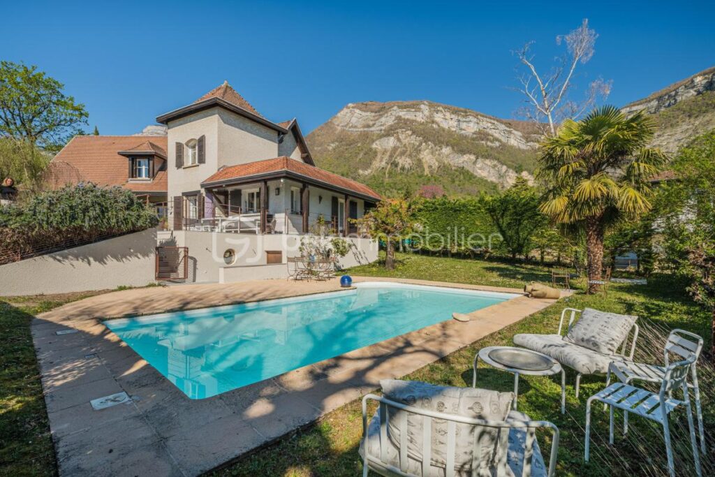***EXCLUSIVITÉ À BERNIN : LA VILLA FAMILIALE 7 PIECES PAR EXCELLENCE – ÉLÉGANCE & PANORAMA – 7 pièces – 4 chambres – 213 m²
