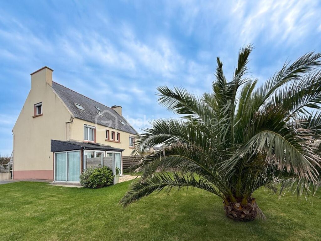 Maison familiale avec vue mer à moins de 400 mètres de la plage des trois moutons – 9 pièces – 5 chambres – 143 m²