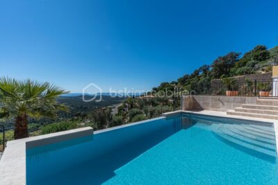 Belle propriété de 230 m² avec vue mer panoramique sur les îles d&rsquo;or – Piscine et ascenseur – 6 pièces – 4 chambres – 230 m²