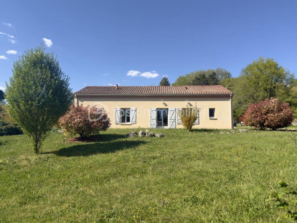 Maison contemporaine de plain-pied – Lumineuse – Grand terrain – 4 pièces – 3 chambres – 89 m²
