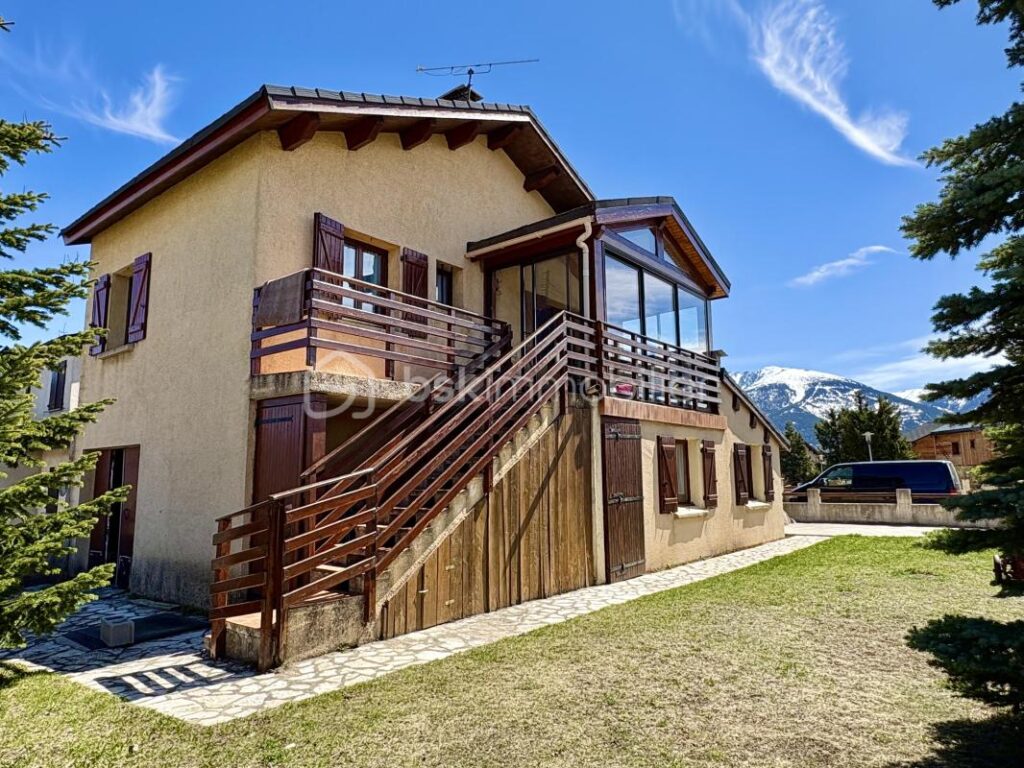 Rare sur le secteur : chalet à Bolquère (66) avec deux appartements indépendants à un prix très attractif – 5 pièces – 3 chambres – 90 m²