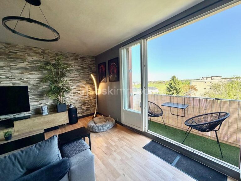 Résidence Bellevue/ F3 dernière étage / une place de parking/ et une cave – 3 pièces – 2 chambres – 61 m²