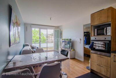 Appartement F2 lumineux – Dernier étage avec balcon et parking sécurisé – 2 pièces – 1 chambre – 41 m²