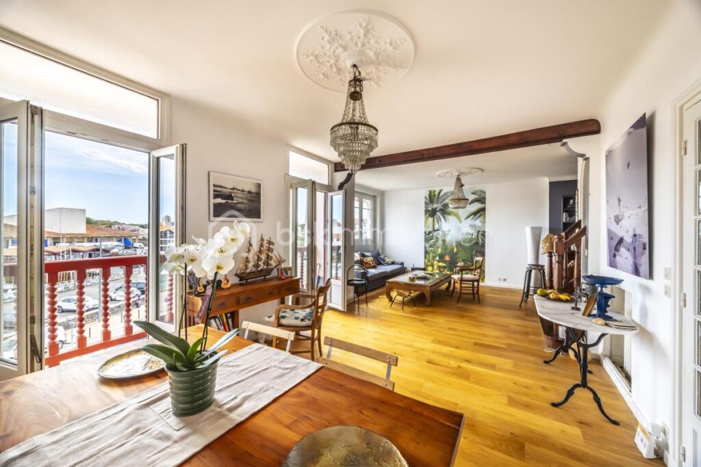Duplex d’exception avec vue imprenable sur le port de Ciboure – 4 pièces – 2 chambres – 134 m²