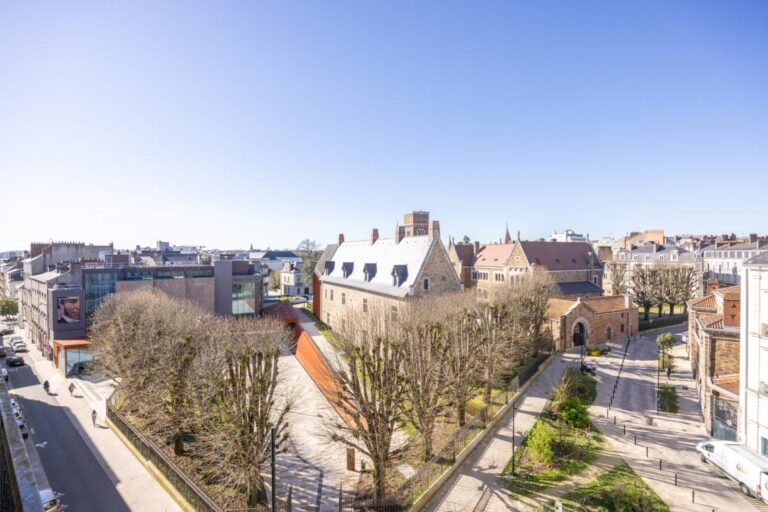 Appartement T4 – Hyper centre – 4 pièces – 2 chambres – 92 m²