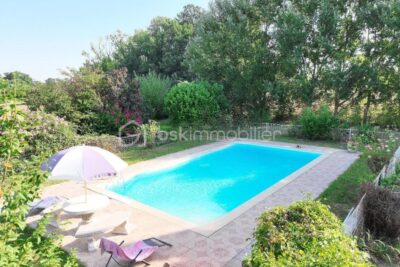Maison 6 pièces avec piscine implantée sur une grande parcelle arborée – 6 pièces – 4 chambres – 180 m²