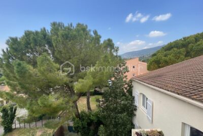 EXCLUSIVITE A PEYMEINADE – 2 PIÈCES 52 m² – DERNIER ÉTAGE – BALCON – PARKING – 2 pièces – 1 chambre – 51 m²