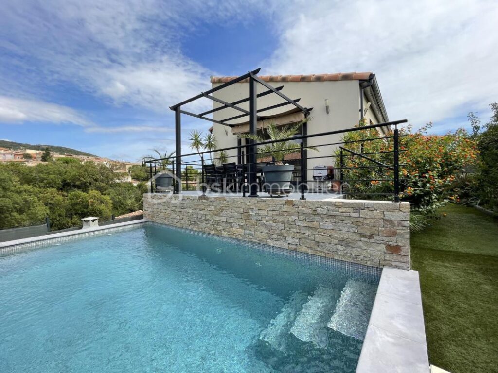 VILLA PLAIN PIED 186M²- VUE DEGAGEE -4 CHAMBRES-PISCINE- GARAGE- 34800 – 6 pièces – 5 chambres – 186 m²