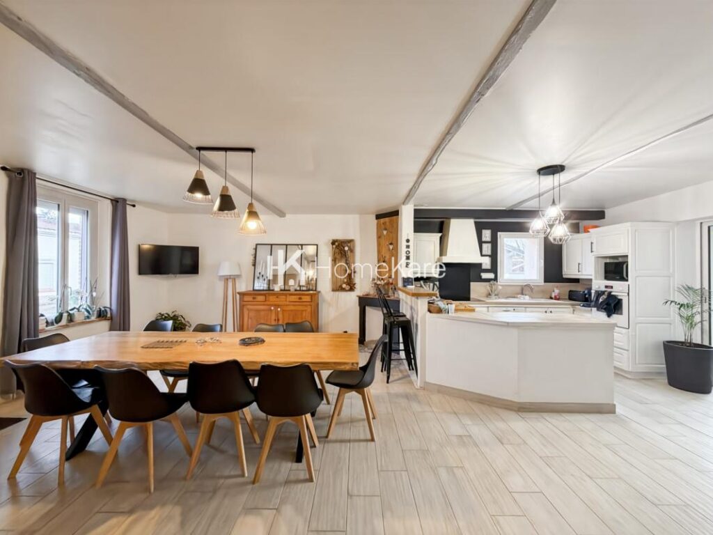 MAISON AVEC PISCINE ET VUE – 6 pièces – 5 chambres – 165 m²