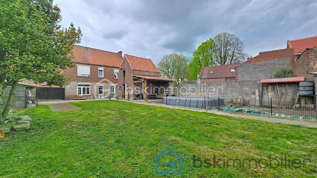 Maison semi-individuelle 4 chambres et parking spacieux – 6 pièces – 4 chambres – 162 m²