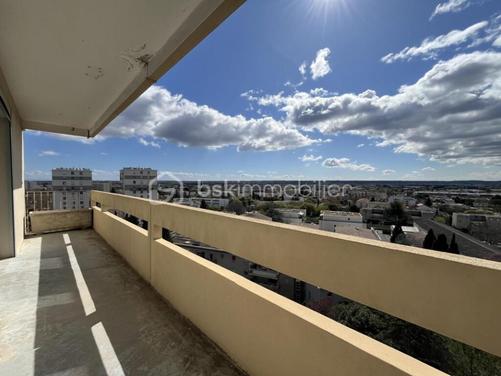 Appartement lumineux – Dernier étage – Fort potentiel – 2 pièces – 1 chambre – 65 m²