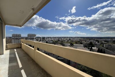 Appartement lumineux – Dernier étage – Fort potentiel – 3 pièces – 2 chambres – 65 m²
