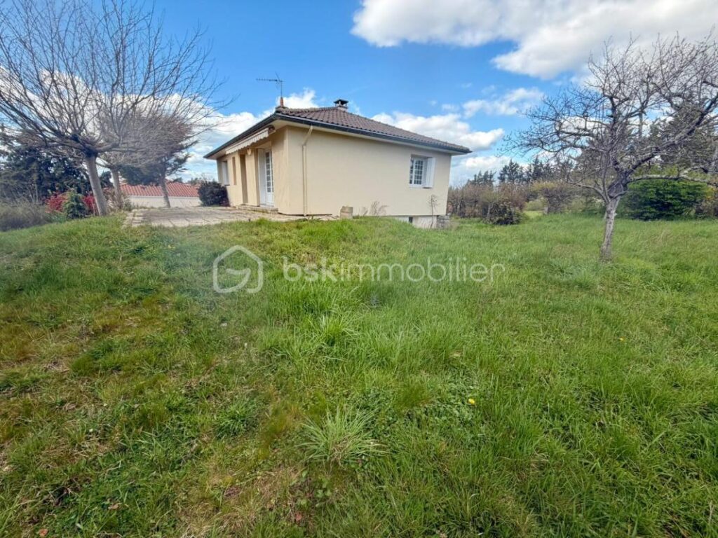 Maison 3 chambres – Vue dégagée sur la Côte Roannaise – Garage – Villerest (42) – 4 pièces – 3 chambres – 83 m²