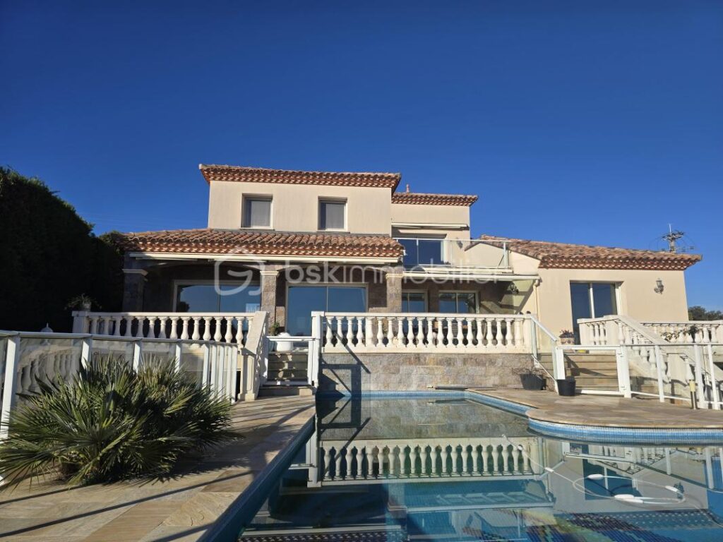 Villa de standing avec piscine à débordement et appartement indépendant – Bouzigues – 5 pièces – 4 chambres – 250 m²