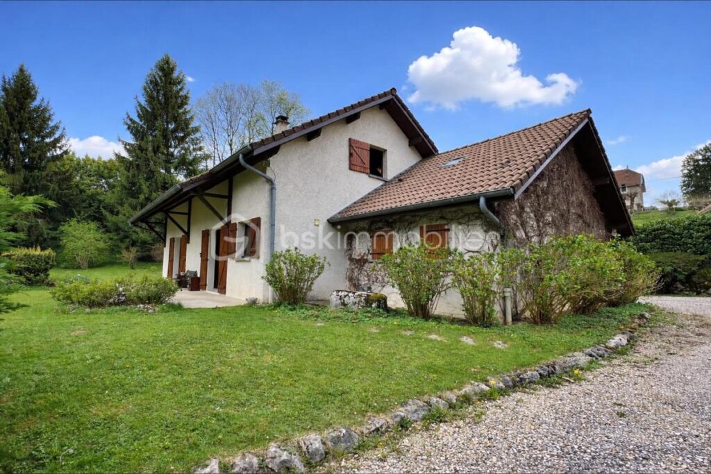 Maison de 168m² sur terrain de 2167m² – 5 pièces – 3 chambres – 168 m²