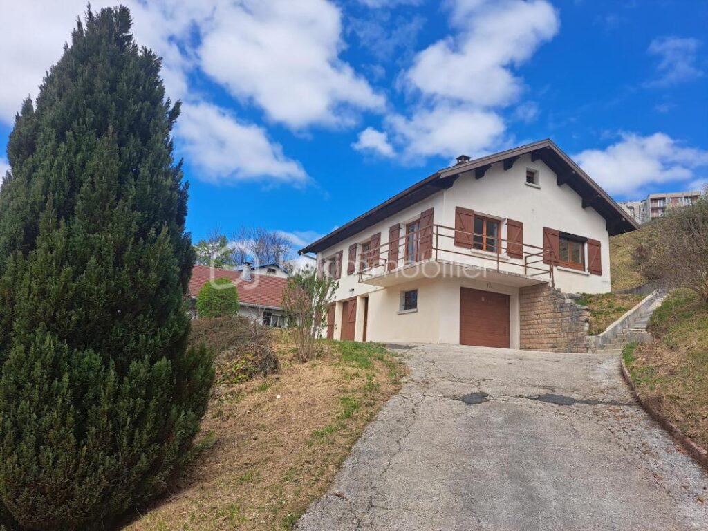 Maison d&rsquo;habitation rénovée 2026 avec vue dégagée en plein sud – 5 pièces – 3 chambres – 116 m²