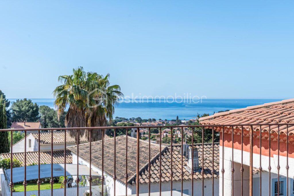 DPT VAR (83) – MAISON SPACIEUSE AVEC PISCINE et STUDIO – VUE MER – 8 pièces – 6 chambres – 172 m²