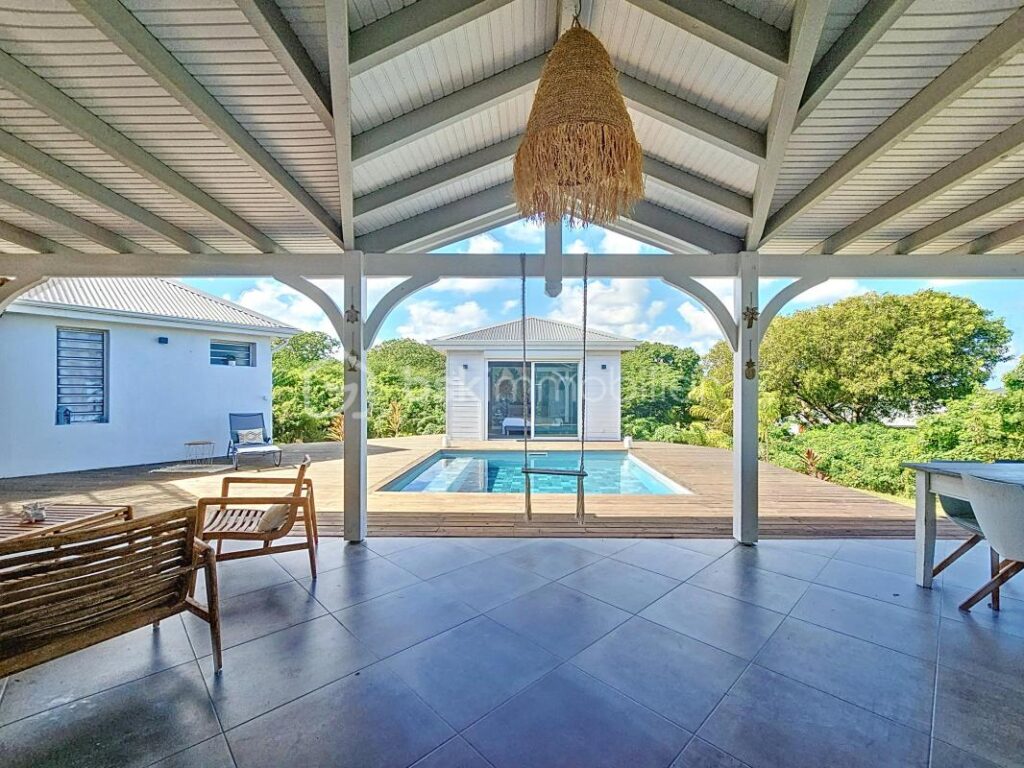 Maison contemporaine avec piscine et résiduel de construction – 4 pièces – 3 chambres – 119 m²