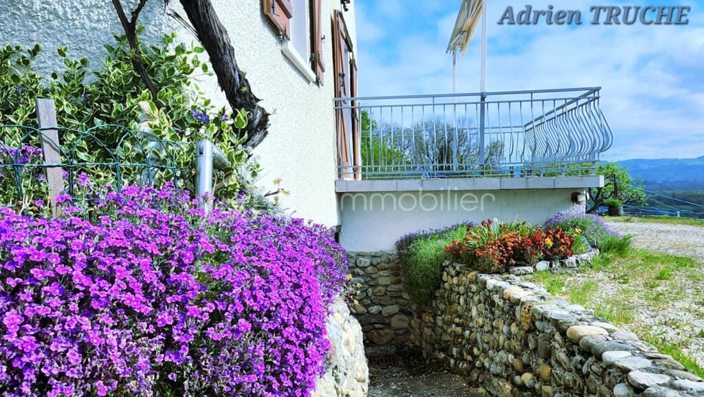 Corps de ferme rénové évolutif – Environnement verdoyant et calme – Belle performance thermique – 5 pièces – 3 chambres – 138 m²