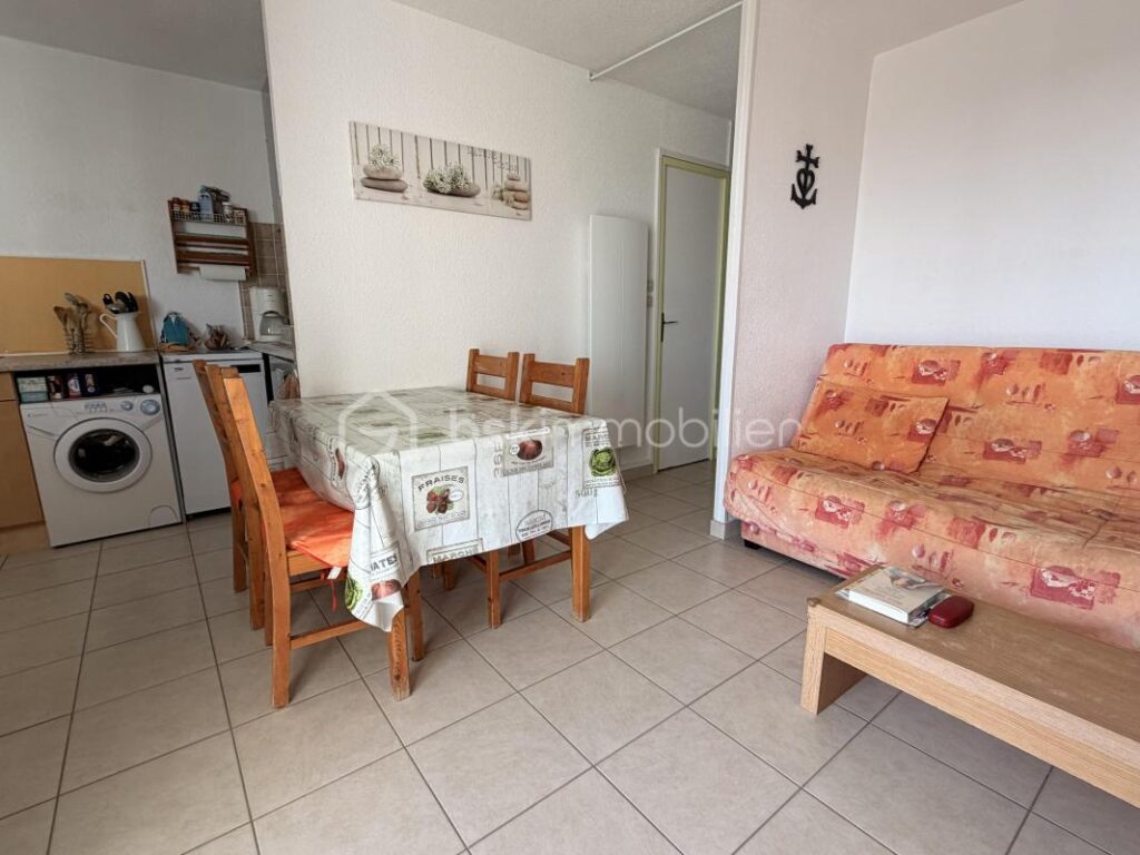 Appartement T2 cabine avec loggia et aprking privé, proche plage et centre-ville – 2 pièces – 1 chambre – 35 m²