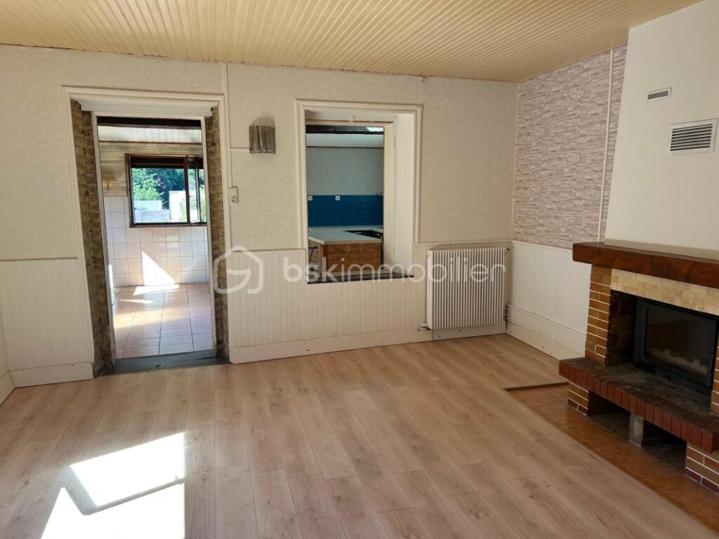 MAISON DE 122M2 A MONTHERME – 5 pièces – 3 chambres – 122 m²