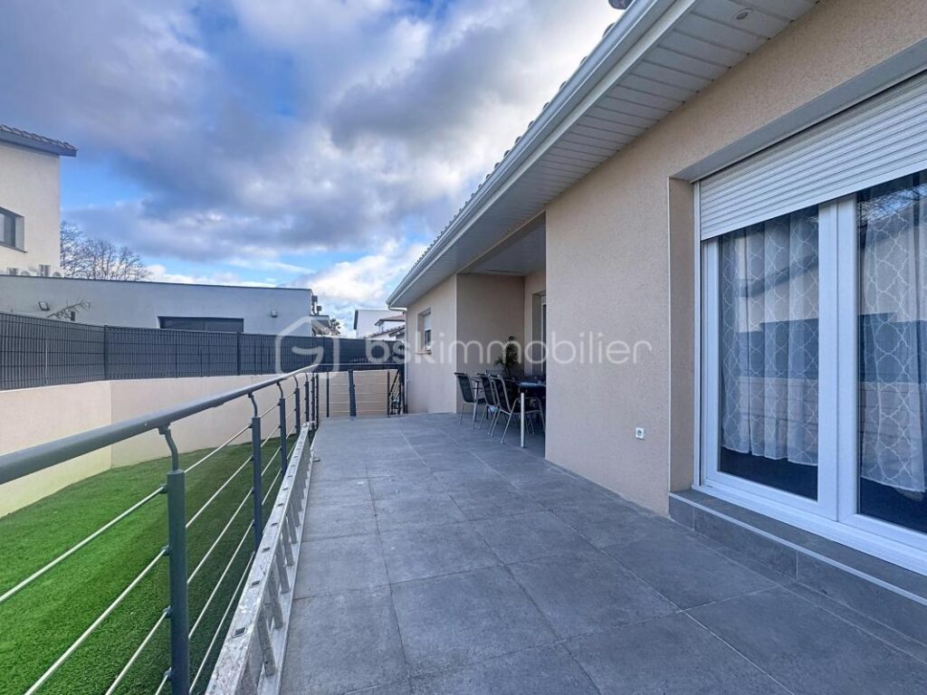 Maison en 5 pièces sous garantie décennale avec Terrasse / Garage / Parkings / Jardin – 5 pièces – 3 chambres – 111 m²