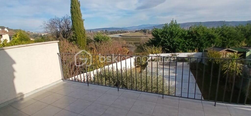 Maison traditionnel Type T5 avec piscine et très belle vue – 5 pièces – 4 chambres – 115 m²