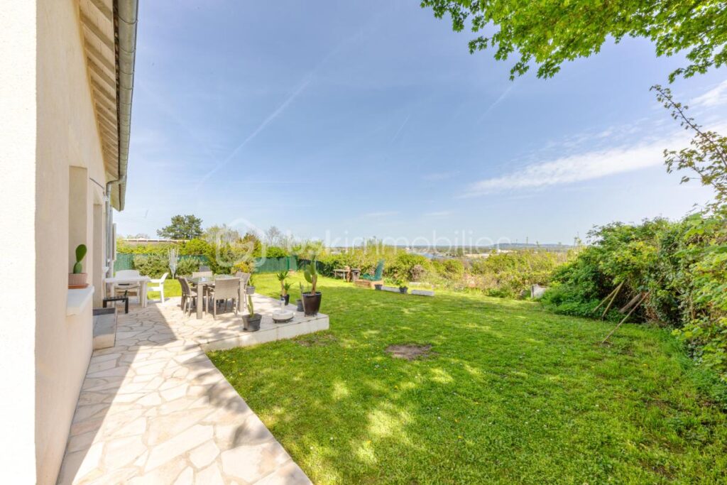 PAVILLON CENTRE-VILLE SANS VIS-A-VIS – 8 pièces – 5 chambres – 141 m²