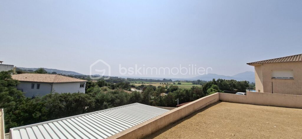 Maison contemporaine avec vue panoramique, résidence côtière Grosseto-Prugna – 3 pièces – 2 chambres – 87 m²