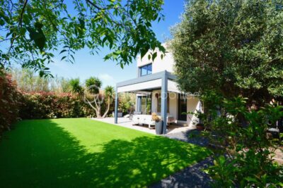 Belle villa avec jardin, garage et piscine – 5 pièces – 3 chambres – 180 m²