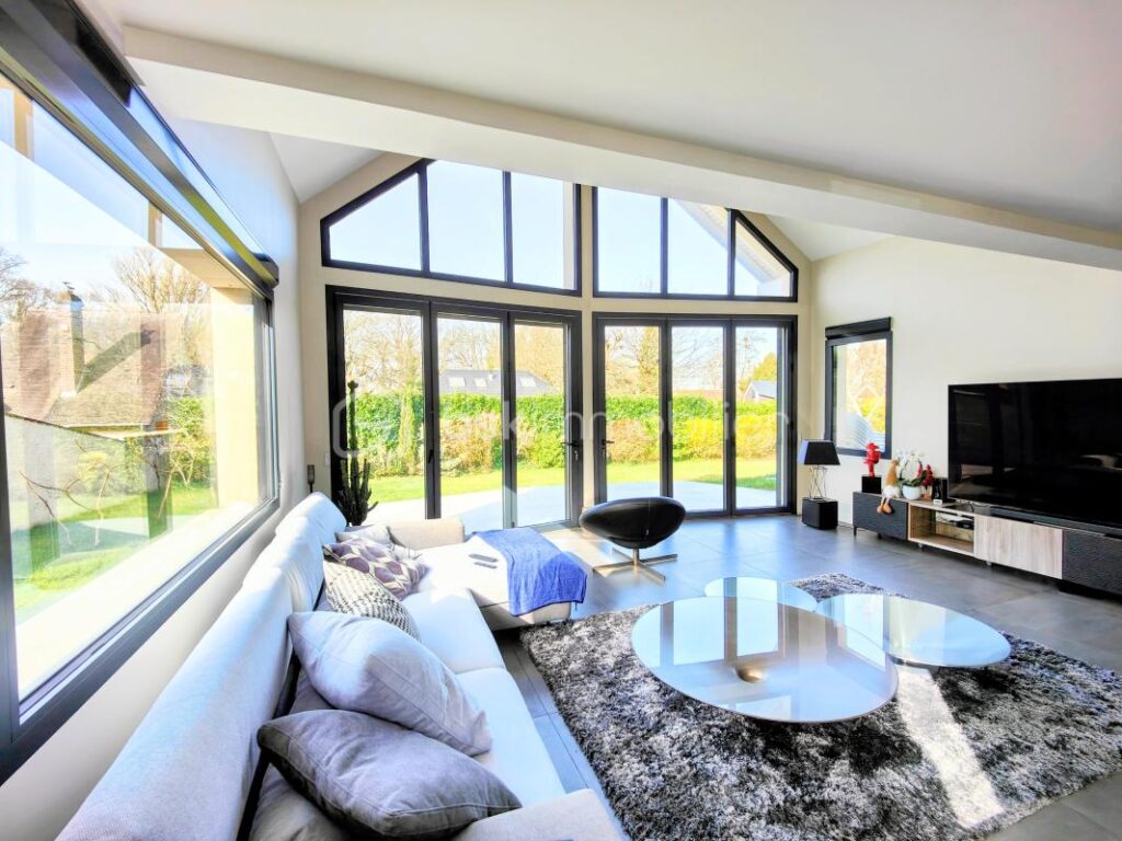 Maison contemporaine charmante et spacieuse à Jouars-Pontchartrain – 8 pièces – 3 chambres – 233 m²