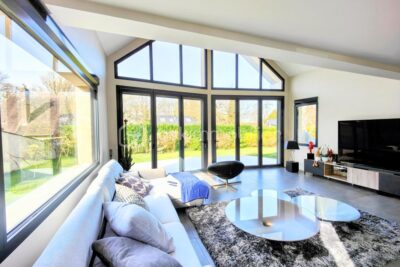 Maison contemporaine charmante et spacieuse à Jouars-Pontchartrain – 8 pièces – 3 chambres – 233 m²